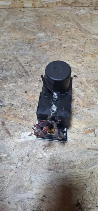 AUDI A3 8L Central Lock Pump 8L0862257E image 5