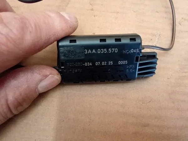 OEM 3AA035570A Antennenverstärker für VW Passat B7 image 3