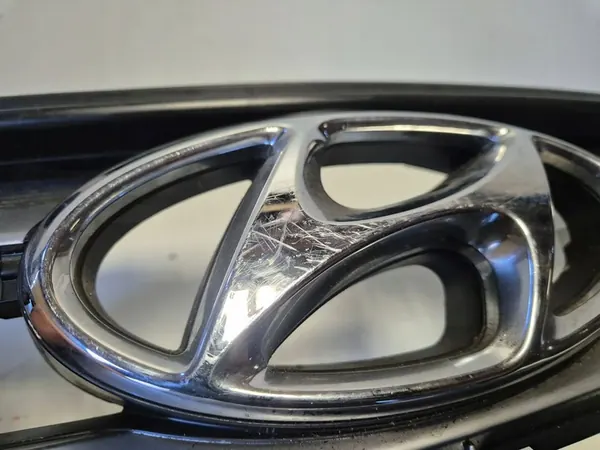 Hyundai Santa Fe 2013 Radiator Grille Damaged OEM 86351-2W000 image 3