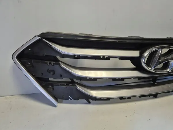 Hyundai Santa Fe 2013 Radiator Grille Damaged OEM 86351-2W000 image 4