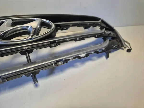 Hyundai Santa Fe 2013 Radiator Grille Damaged OEM 86351-2W000 image 7