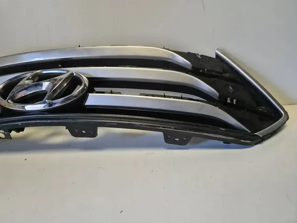 Hyundai Santa Fe 2013 Radiator Grille Damaged OEM 86351-2W000 image 8