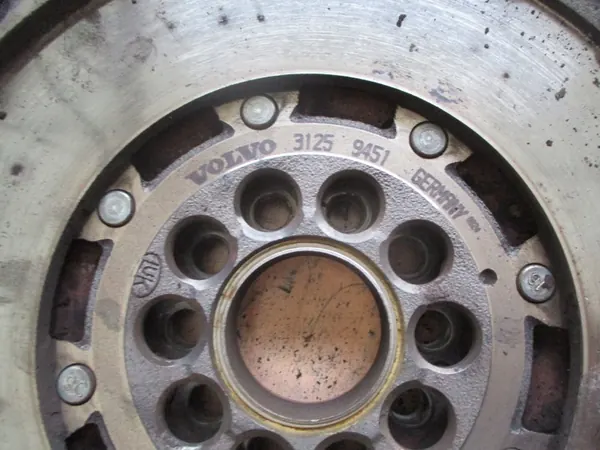 VOLVO XC60 2.4D 2008- Volante de Dupla Massa image 2