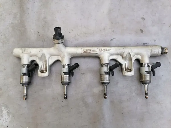 Rampe de carburant VW Golf 8 VIII 2.0 TSI image 2