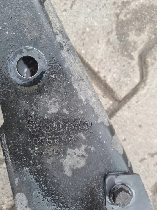 Support d'amortisseur cabine OEM 1076698 Volvo FH 12/13 image 3
