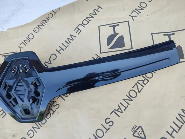 GRILL ATRAPA RENAULT TRAFIC III image 2