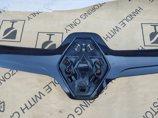 GRILL ATRAPA RENAULT TRAFIC III image 3