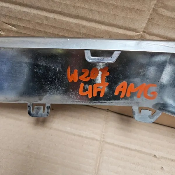 Mercedes-Benz E-Class Coupe C207 Framskärmslist A2078850974 image 3