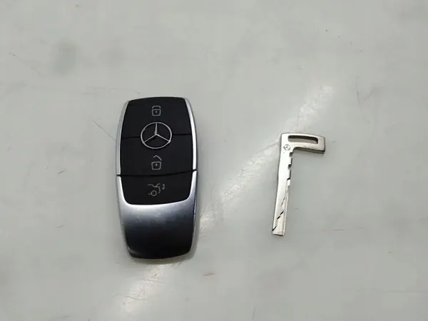 Boîtier clé Mercedes OEM A1779050908 - Occasion image 2
