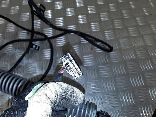 Support de coffre arrière BMW 5 Series F10 2012 image 4