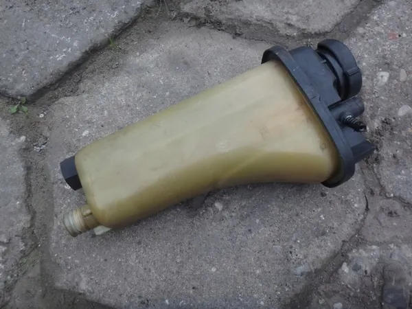 BMW Z3 2.8 Ausgleichsbehälter image 3