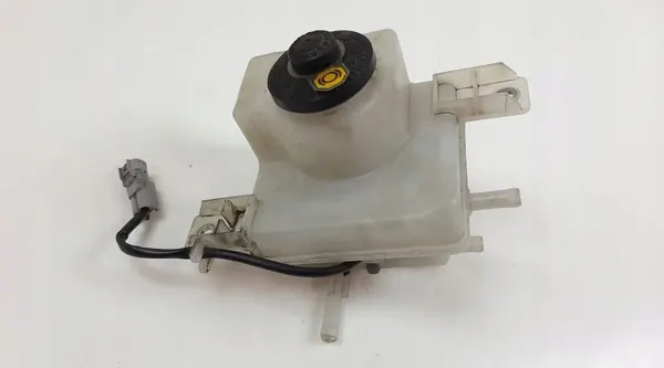 Toyota OEM RZV45510 Jarrujäämäsäiliö image 2