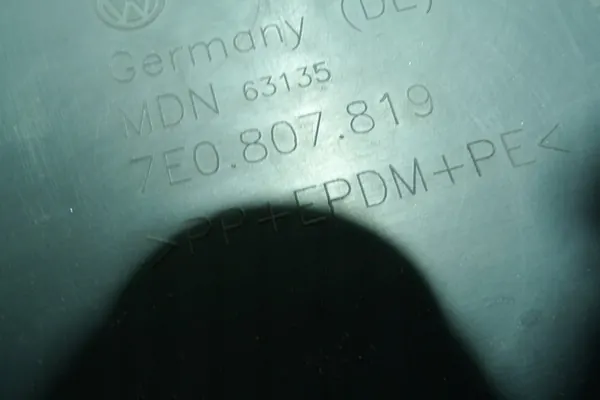 Vasemman etupuskimen trimmi VW TRANSPORTER V (T5) 2.0L image 2