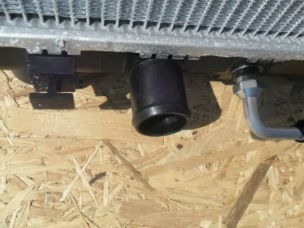 Vattensradiator Suzuki Grand Vitara Automat image 7