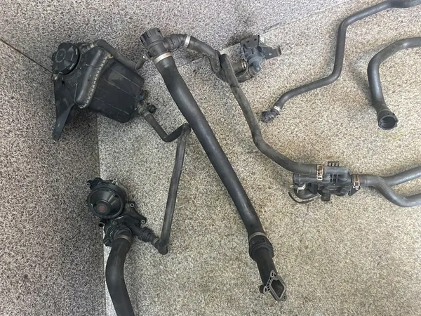 Vesijakelujärjestelmä BMW F11 2.0 D N47 image 3