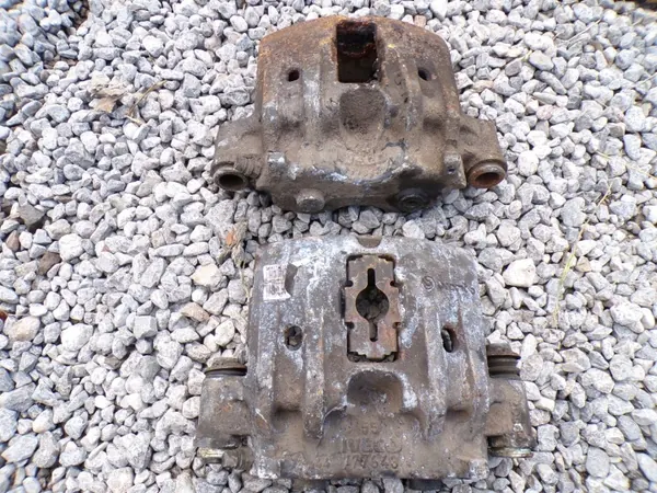 Braçadeira traseira esquerda OEM 5802728738 para Iveco Daily 99- image 2