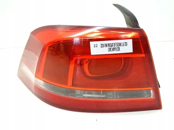 Luz Trasera Izquierda VW Passat B7 Sedán image 3