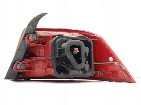 Luz Trasera Izquierda VW Passat B7 Sedán image 4