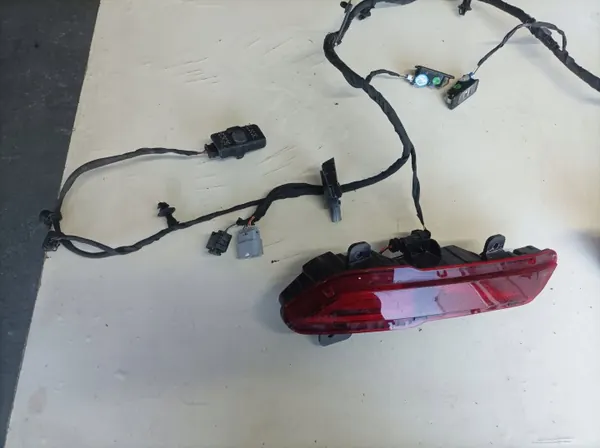 Volvo EX30 linker achter mistlamp OEM 80000424 image 5