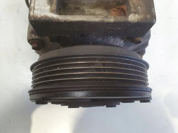 Volvo V70 III 2.4 D5 Ilmastointikompressori 36051063 image 3