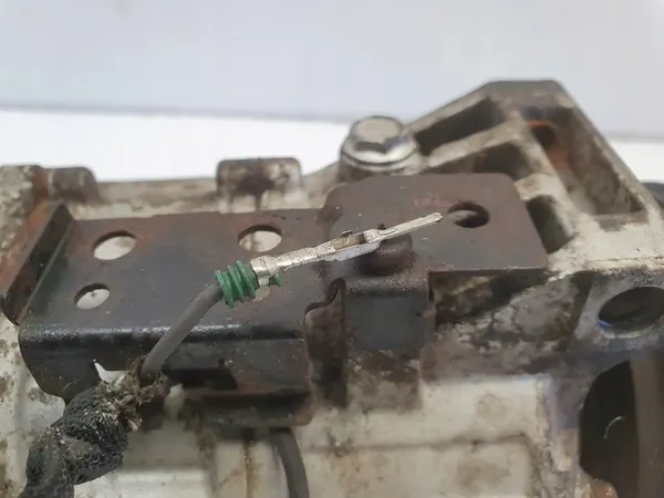 Volvo V70 III 2.4 D5 Ilmastointikompressori 36051063 image 9