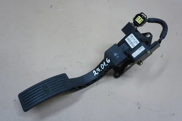 Hyundai Terracan gaspedaal OEM 27016 - Gebruikt image 2