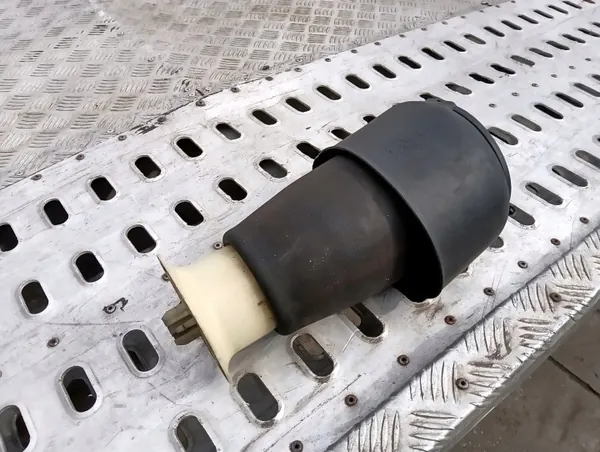 BMW 5 F11 Taka-oikea ilmajousitus OEM R307513706 image 2