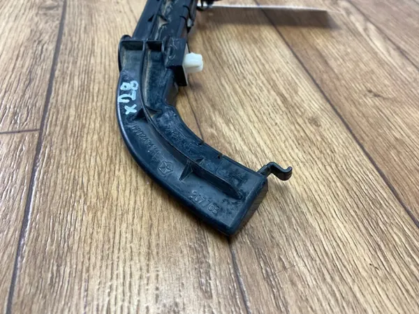 Deslizamento de montagem do para-choque Dodge Challenger 2015+ image 4