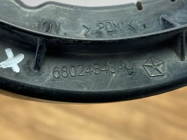 Deslizamento de montagem do para-choque Dodge Challenger 2015+ image 6