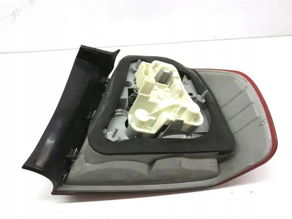 BMW E90 Luz Trasera Izquierda Guardabarros 7154153 image 7