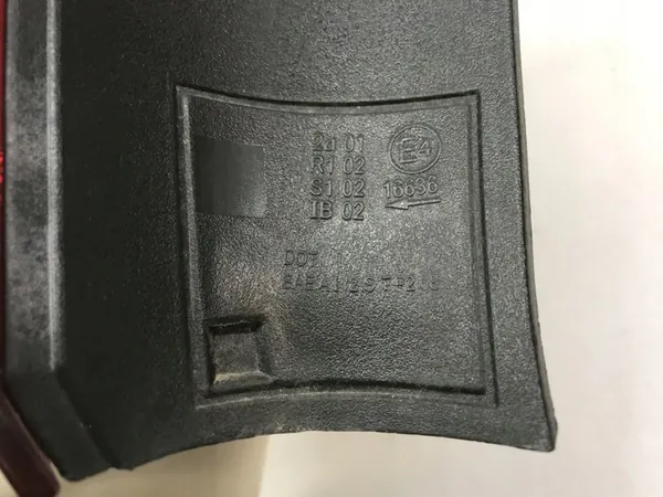 BMW E90 Luz Trasera Izquierda Guardabarros 7154153 image 9