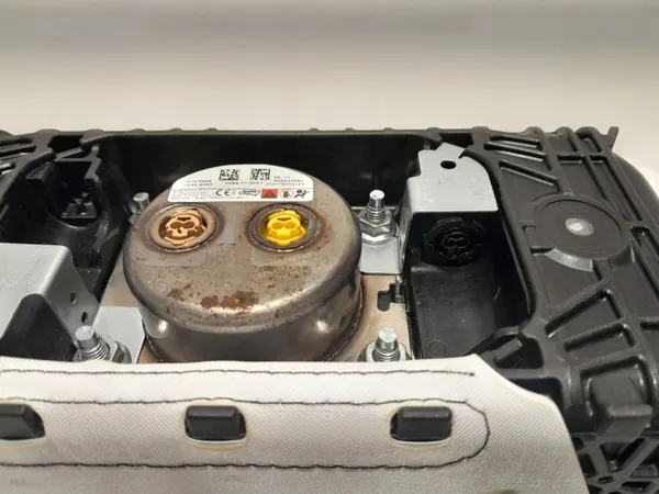 Audi A4 B9 Matkustajan Turvatyyny OEM 8W0880204J image 4