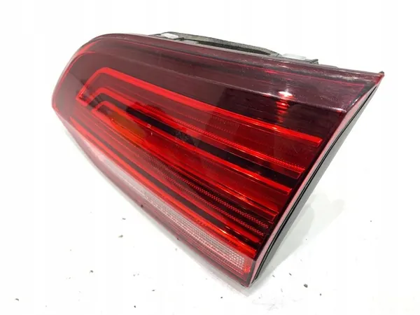 Luz interior trasera derecha VW Golf VII Kombi image 2