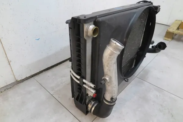 Radiador usado OEM BNE4436 para BMW 7 E65/E66 image 3