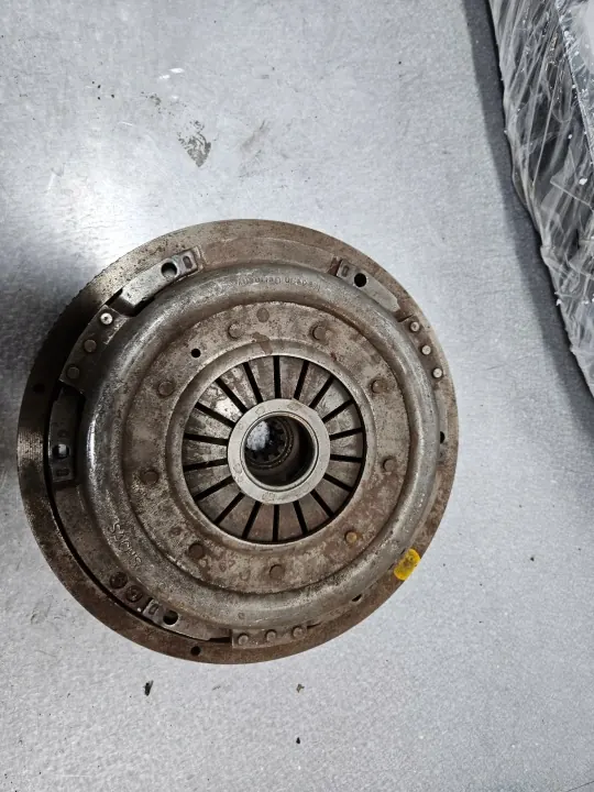 Émetteur d'embrayage OEM 0012958606 pour Mercedes T1 image 2