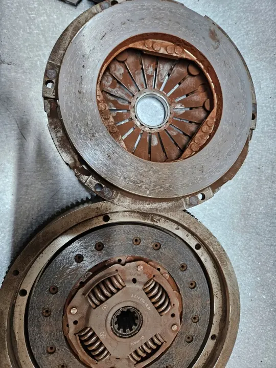 Émetteur d'embrayage OEM 0012958606 pour Mercedes T1 image 3