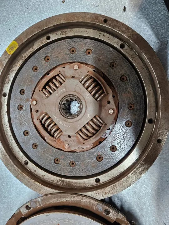 Émetteur d'embrayage OEM 0012958606 pour Mercedes T1 image 4