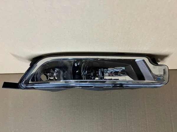 VOLKSWAGEN PASSAT B8 Farol de Neblina Direito OEM image 2
