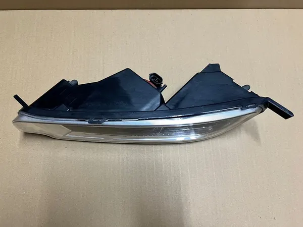 VOLKSWAGEN PASSAT B8 Farol de Neblina Direito OEM image 3