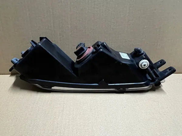 VOLKSWAGEN PASSAT B8 Farol de Neblina Direito OEM image 7