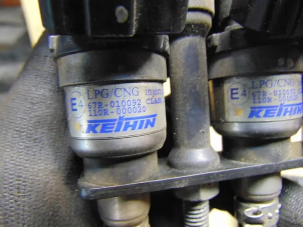 Inyector GLP OEM 110R-000020 67R-010092 Keihin image 3