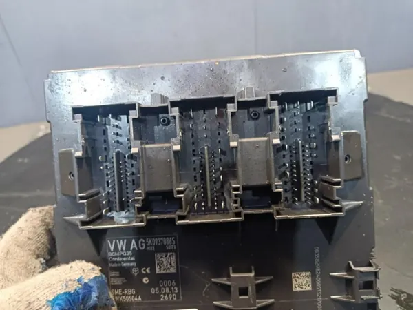 Volkswagen Caddy III mukavuusohjain OEM 5K0937086S image 3
