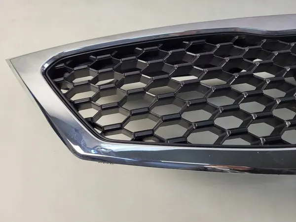 KIA SORENTO 2009-2012 Grill image 3