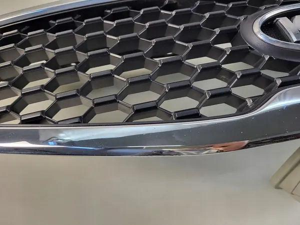 KIA SORENTO 2009-2012 Grill image 4