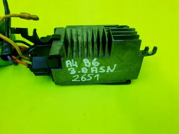 Audi Tuuletinmoduuli OEM 8E0959501K Käytetty image 3