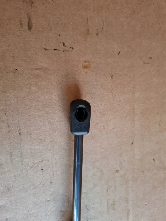 Atuador do capô Ferrari 458 OEM 84650400 - Usado image 3
