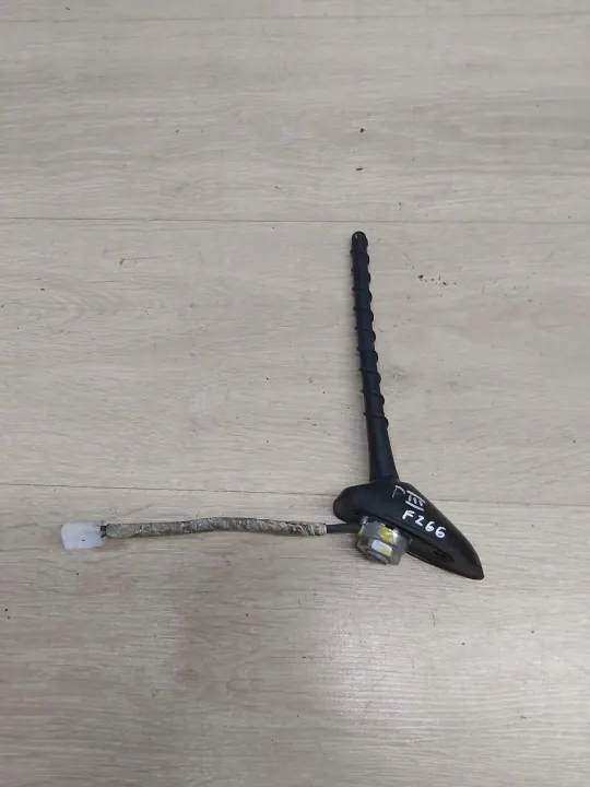 Toyota Prius III kattoantennin pohja OEM PRIUS III ANTENA image 2