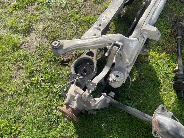 Suspensão traseira VW Passat B6 3.2 FSI 4-Motion image 3