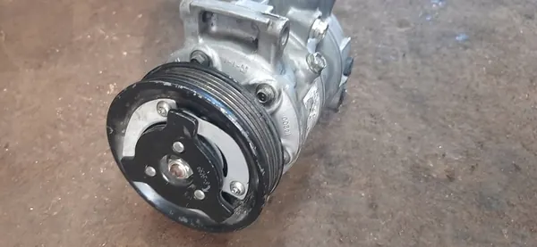 Compressore A/C Audi 5Q0820803L image 2