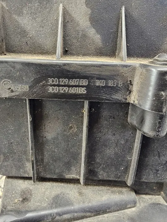 Filtre à air SEAT OE 3C0129607BD - État utilisé image 4